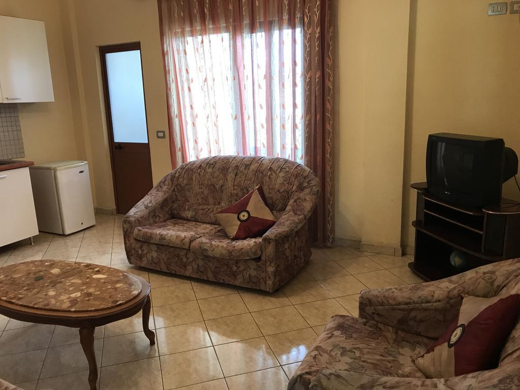 Guest House "Pisha" ドゥラス エクステリア 写真